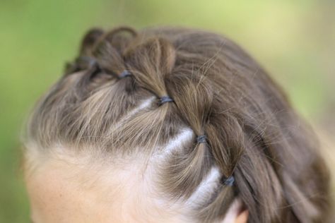 Split Braided Headband Headbands Hairstyles Short, Cute Headband Hairstyles, Short Summer Haircuts, Hairstyles Headband, Girls Hairdos, Braided Headband Hairstyle, Braid Headband, Headbands For Short Hair, Summer Headband