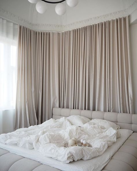 17 Ways to Put Curtains Behind a Bed and Make It Look Good Curtain Behind Bed, Bedroom Curtains Behind Bed, No Headboard, Curtains Behind Bed, Double Headboard, Headboard Curtains, Metal Headboard, Bedroom Curtains, Dream Apartment Decor