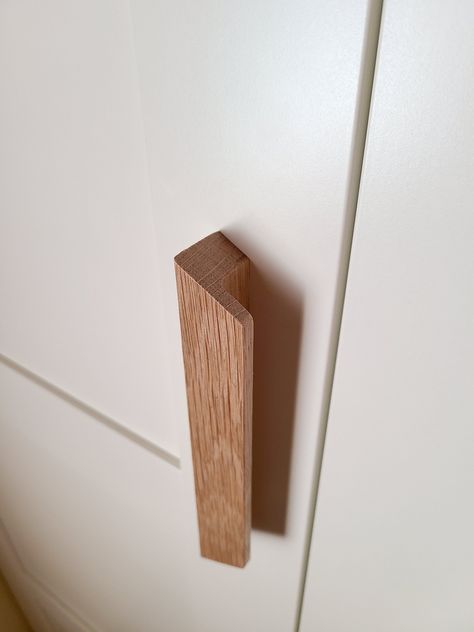 "This popular and bold design is sure to make a statement. Each White Oak drawer pull measures approx. 1\" (25 mm) deep and approx. 1-1/8″ (29 mm) thick. The 30 degree beveled corners are decidedly futuristic. These also work great for livening up prefab melamine furniture or anything that has a contemporary design. Please use the \"Custom Order\" button on the homepage for any unlisted lengths or materials. * 7″ length pull (127 mm or 5 inches center-to-center) * 12″ length pull (256 mm or 10 i Wardrobe Handle, Kitchen Drawer Pulls, Oak Kitchen Cabinets, Wooden Wardrobe, Wardrobe Handles, Wooden Drawers, Furniture Handles, Wardrobe Doors, Drawer Pull