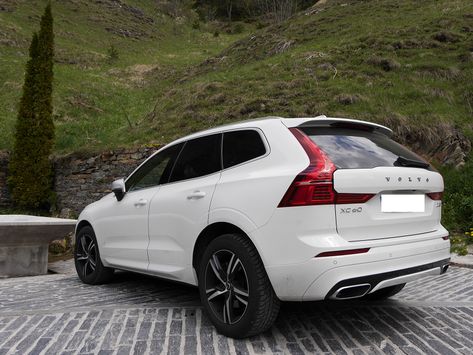 Volvo Xc60 White, Volvo Suv, White Suv, Volvo Xc, Luxury Crossovers, Automobile Companies, Ferrari F12, Crossover Suv, Volvo Cars