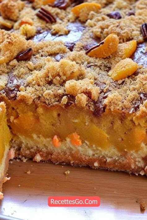 Pumpkin Pie Cake Recipe Gooey Pumpkin Crumble Cake, Pumpkin Pie Cake Recipe, Pumpkin Crumble Cake, Pie Cake Recipe, Autumn Gathering, Pumpkin Pie Cake, Easy Homemade Desserts, Pumpkin Crunch Cake, Pumpkin Filling