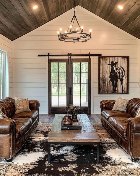 Western Living Room Aesthetic, Old Western Living Room, Western Farmhouse Decor Living Room, Dark Western Decor, Western Style Homes Interior Design, Native Living Room, Dark Western Aesthetic Home, Dark Farmhouse Living Room, Western Houses Ranch Style