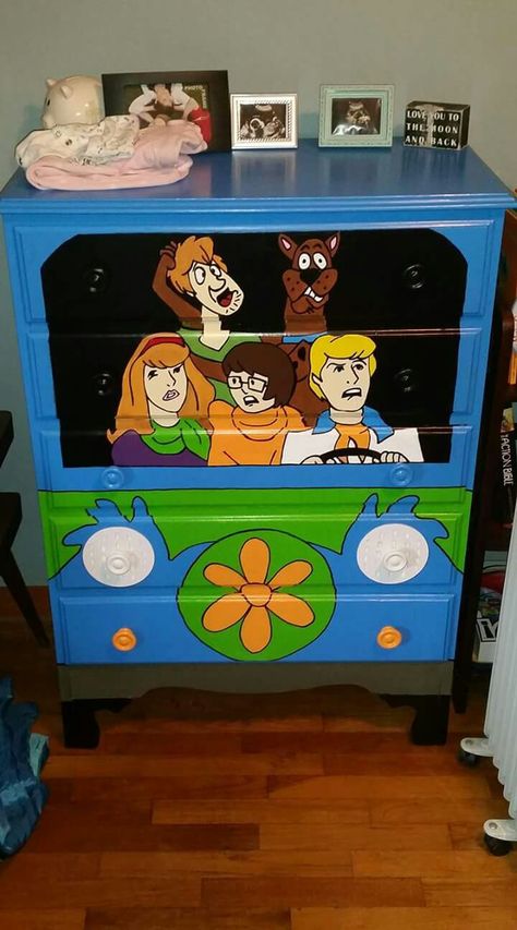 Scooby Doo van dresser hand painted by artist Ronda Matney Scooby Doo Bedroom Ideas, Scooby Doo Pumpkin Painting, Scooby Doo Nursery, Scooby Doo Room, Scooby Doo Bedroom, Scooby Doo Painting, Scooby Doo Van, Suitcase Dresser, Painted Ironing Board