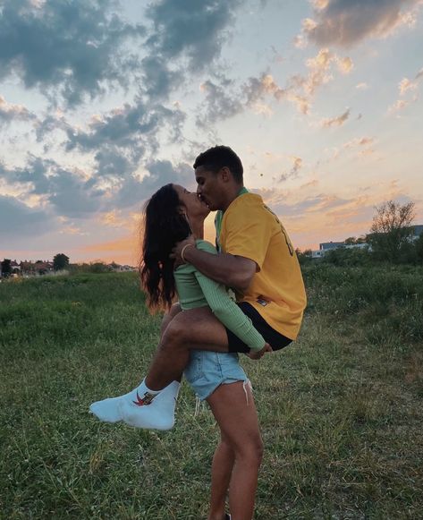 Piggyback Couple Aesthetic, Couple Lifting Pose, Missionary Pose Reference Couple, Guy Carrying Girl, Tall Girlfriend Short Boyfriend, Taller Girlfriend, Tall Girl Short Guy, Girls Lifting, Couple Laughing