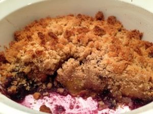 Mango Crisp, Berry Medley, Oopsie Bread, Raspberry Crisp, Aip Desserts, Coconut Flour Recipes, Peach Blueberry, Pie Crumble, Blueberry Crumble