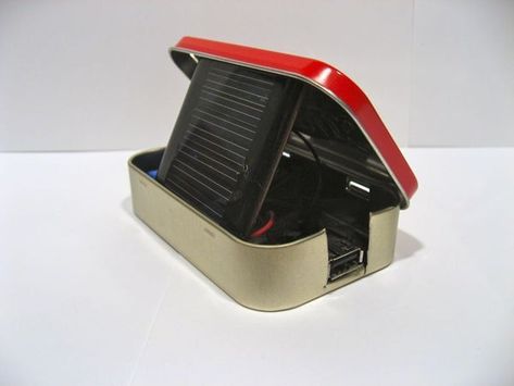 Portable Gadgets, Solar Usb Charger, Altoid Tin, Solar Power Diy, Altoids Tins, Diy Gadgets, Eco Architecture, Usb Gadgets, Solar Projects