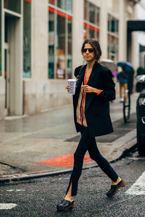 Leandra Medine Style, Clog Outfit, Clogs Outfit, Leandra Medine, New York Fashion Week Street Style, Clogs Style, Popsugar Fashion, Looks Street Style, Spring Street Style