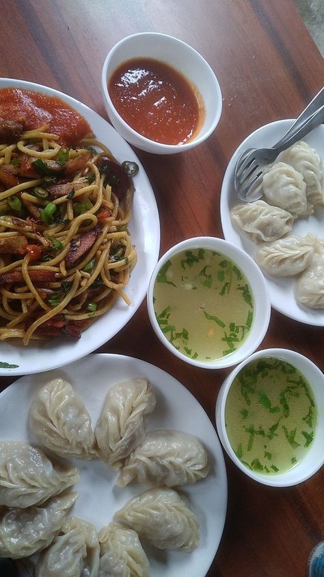 Local dish of Nepal #momo and #chowmein Chowmein Indian, Momos Aesthetic, Momo Food, Nepal Food, Momos Recipe, I Want Food, Food Captions, Vegetarian Snacks Recipes, Quick Recipes Snacks