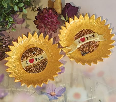 Sunflower trinket dish by DDcreativityStore on Etsy Air Dry Clay Art, Dry Clay Art, Clay Dish, Sunflower Ring, Die Cut Cards, Jan 17, Handmade Clay, Jewelry Tray, Ceramic Dishes