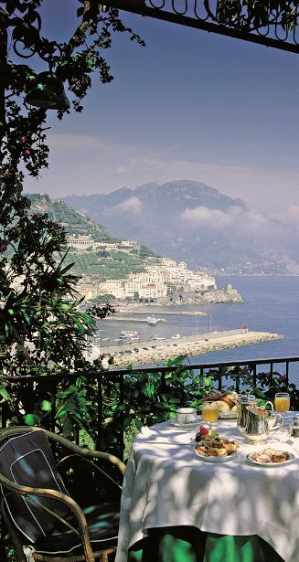 Amalfi Italy, Pretty Places, Positano, Amalfi Coast, Dream Destinations, Places Around The World, Coffee Time, Travel Around The World, Amalfi