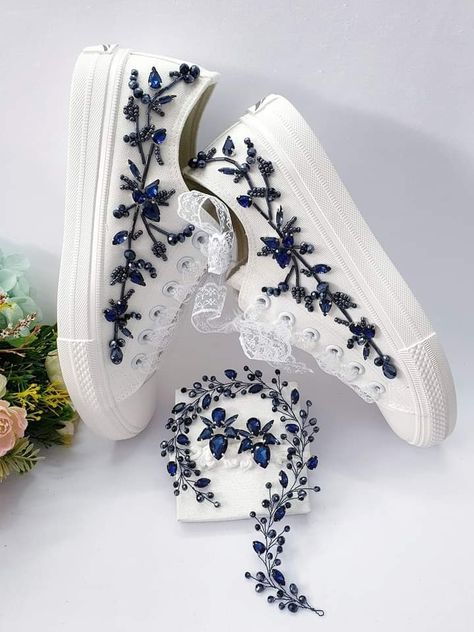 Diy Heels Makeover, Diy Heels, Bone Bordado, Shoe Refashion, Shoes Fashion Photography, Shoe Makeover, Diy Sneakers, Beaded Shoes, Jeweled Shoes