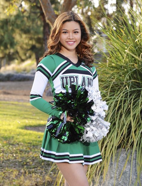 Green Cheer Uniforms, Cheer Poses For Pictures, Cheer Photoshoot Poses, Green Cheerleader, Cheer Photoshoot, Cheerleader Poses, Cheerleading Senior Pictures, Cheerleading Picture Poses, Single Poses