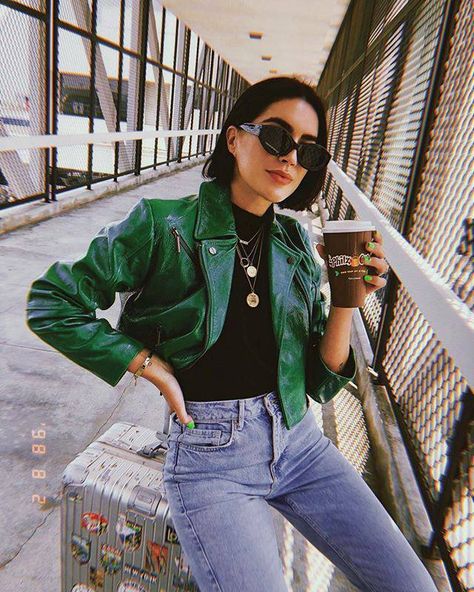 The Best Moto Jackets You Can Buy | Who What Wear Green Leather Jacket Outfit, Moto Jacket Outfit, Green Leather Jacket, Leather Jacket Outfit, Estilo Hipster, Looks Jeans, Quoi Porter, Tumblr Outfits, Outfit Trends