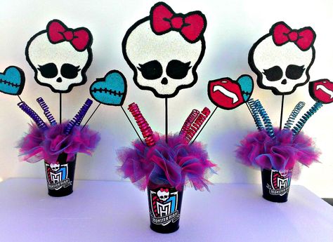 Monster High Theme Centerpieces Monster High Centerpieces Ideas, Monster High Decorations, High Centerpieces, Monster High Birthday Party, Slumber Party Games, 5th Birthday Party Ideas, Monster High Party, Turtle Birthday