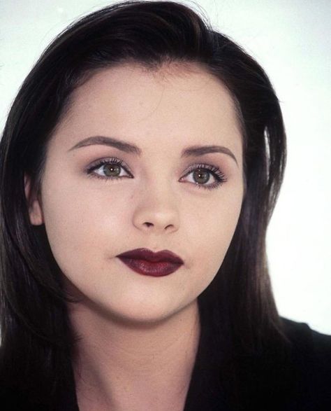 1990s Makeup, Vamp Makeup, Claws Makeup, 90s Makeup Look, Vintage Makeup Looks, Vampy Makeup, 90s Makeup, Retro Makeup, Dope Makeup