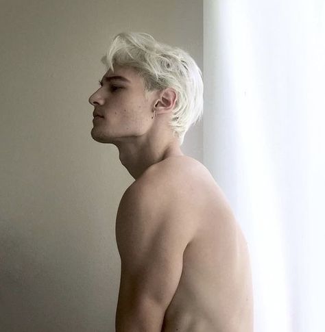 White Hair Dark Skin, White Hair Men, Pale Blonde Hair, Rowan Whitethorn, Scorpius Malfoy, Men Blonde Hair, Blonde Hair Boy, Short White Hair, White Blonde Hair