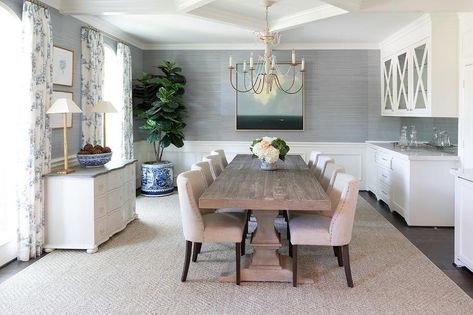 Blue Grasscloth Wallpaper with White Wainscoting - Transitional - Dining Room Grasscloth Wallpaper Dining Room, Grasscloth Dining Room, Blue Powder Rooms, Grey Grasscloth Wallpaper, Blue Grasscloth, Wallpaper Dining Room, Wallpaper Dining, Room Wallpaper Designs, White Wainscoting