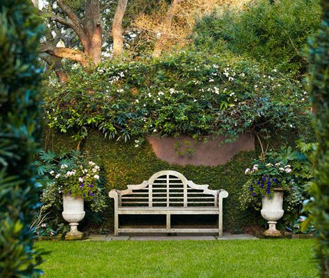 Lunch & Latte: Garden design: an Old South charm in Charleston Garden Landscaping Design Ideas, Formal Garden Design, Charleston Gardens, White Bench, Garden Benches, Garden Wallpaper, Formal Garden, Front Landscaping, Luxury Garden