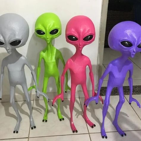 Y2k Alien, Alien Pictures, Alien Party, Alien Halloween, Aliens Exist, Creepy Toys, Fantasy Fest, Alien Aesthetic, Art Toys Design