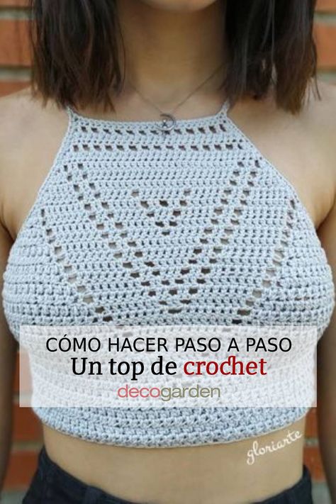 Descubre cómo hacer un top de crochet de forma muy fácil y sencilla paso a paso y unos cuantos trucos para aumentar la talla de la prenda para que se adapte a todo tipo de cuerpos. Descarga el patrón gratuito y aprende a elaborar el mejor top de crochet para el verano, ¡toma nota! Top Tejidos A Crochet, Tops A Crochet, Top A Crochet, Crochet Top, Crop Top, Crop Tops, Crochet