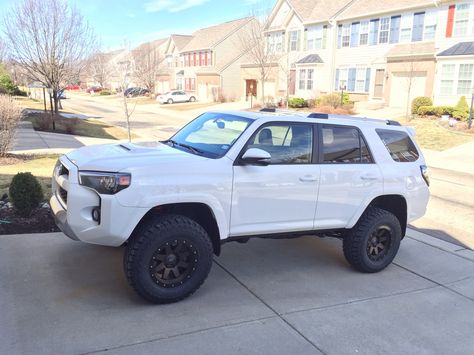 White 4Runner 5th gen with lift White Forerunner Car, White 4runner Blacked Out, White 4runner, 4runner White, Lifted 4runner, Toyota Forerunner, 4runner Accessories, Four Runner, 4runner Mods