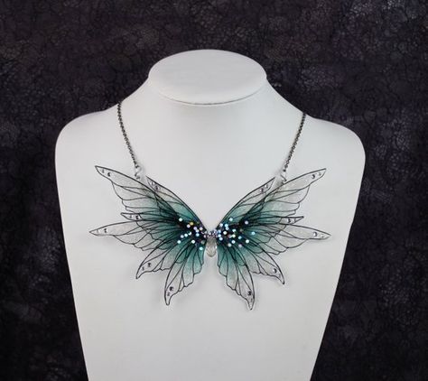 Green Fairy Wings, Fairy Tale Jewelry, Grunge Jewelry, Wing Necklace, Crystal Crafts, Eye Makeup Art, Fairy Wings, Plastic Jewelry, Beaded Jewelry Patterns