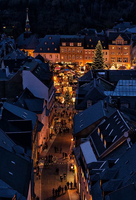 Wallpaper Natal, City At Night, Christmas Feeling, Christmas Wonderland, Winter Scenery, Winter Aesthetic, City Aesthetic, Christmas Aesthetic, Christmas Market