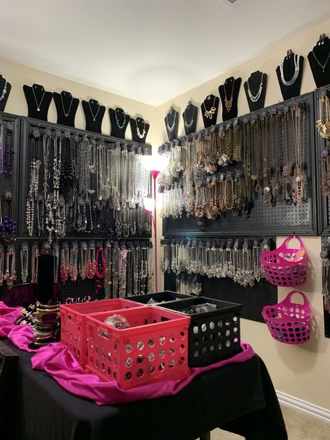 Glam Room Ideas, Jewelry Storage Wall, Paparazzi Display, Paparazzi Jewelry Displays, Jewelry Room, Paparazzi Jewelry Images, Bracelets Sets, Jewelry Booth, Jewelry Closet