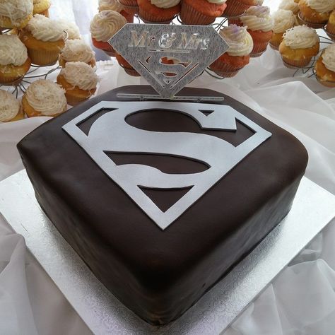 Superman Groom's Cake Superman Wedding Ideas, Avengers Grooms Cake, Superman Wedding Ring, Clay Mann Superman, Wonder Woman Wedding, Superman Grooms Cake, Superman Wedding, My Superman, Groom Cakes