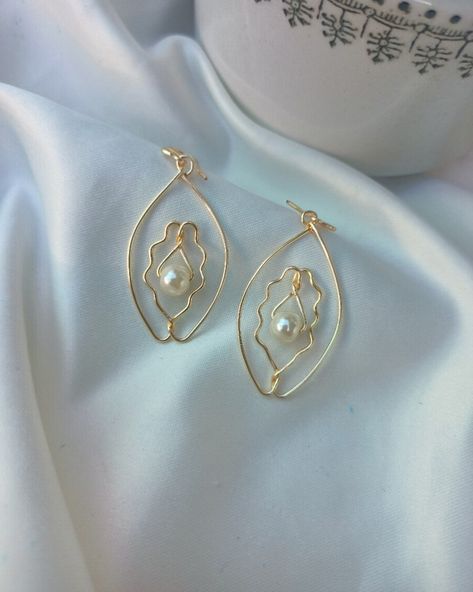 Gold Wire Earrings Diy, Gold Wire Jewelry, Wire Jewelry Diy, Aretes Diy, Wire Shapes, Diy Wire Jewelry Rings, Diy Earrings Easy, Wire Jewelry Rings, Bijoux Fil Aluminium