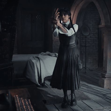 Wednesday Addams Tv Show Outfit, Wednesday Addams Show Outfits, Wanda Addams, Wednesday Addams Outfit Aesthetic, Wensday Outfit, Wednesday Addams Room, Wednesday Fits, Enid Wednesday, Addams Family Series