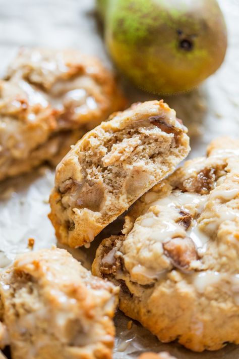 Maple Pear Scones with Maple Glaze – Annie's Noms Pear Scones, Croatian Recipes, Pear Recipes, Breakfast Pastries, Maple Glaze, Autumn Morning, Scone Recipe, Fall Baking, Sweet Breakfast