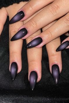 Trendy Manicure, Aura Nails, Nails Dark, Plus Size Fashionista, Airbrush Nails, Inspired Nails, Pretty Nail Art Designs, Dark Nails, Pretty Nail Art