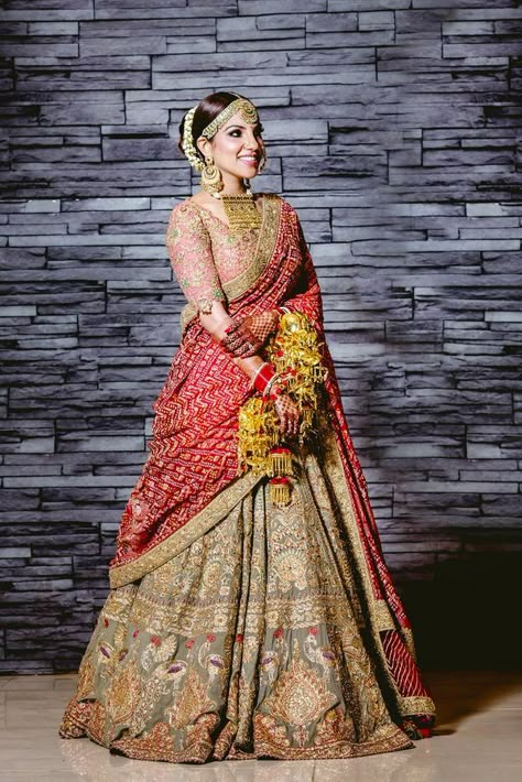 Bridal Dupatta Draping Styles, Dupatta Draping Style, Stylish Dupatta, Dupatta Draping Styles, Lehenga For Wedding, Dupatta Draping, Bridal Dupatta, Nikkah Dress, Wedding Lehenga Designs