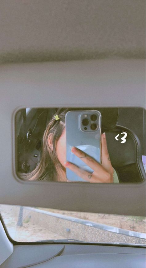 Iphone Girls Dp, Snap Aesthetic Ideas, Fake Aesthetic Snaps, Iphone Mirror Selfie Aesthetic, Mirror Selfie Snap, Insta Dp Aesthetic, Mirror Selfie Snapchat, Dreamy Photography, Girls Mirror