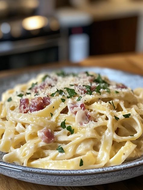 Creamy Chicken Carbonara Delight – An Irresistible Italian Classic Fettucini Carbonara, Creamy Carbonara Pasta, Creamy Chicken Carbonara, Chicken Carbonara Pasta, Carbonara Pasta Creamy, Creamy Carbonara, Chicken Carbonara Recipe, Creamy Italian Chicken, Chicken Carbonara