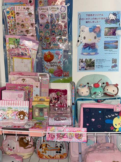 Hello Kitty To Issho, Sanrio Room, Rilakkuma Korilakkuma, Mother Garden, Kiki Lala, Confetti Sprinkles, Locker Decorations, Angel Blue, Cleaning My Room