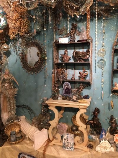 sea witch mega altar Witch Bedrooms, Witchy Bedroom, Witchy Room, Witch Room, Wiccan Decor, Witch Cottage, Altar Ideas, Witchy Home, Witches Altar