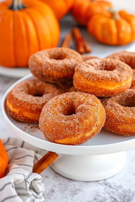 Easy Baked Pumpkin Donuts - Krystel's Cooking Pumpkin Donuts Baked, Pumpkin Donuts Recipe, Doughnut Recipe Easy, Pumpkin Spice Donut, Pumpkin Spice Muffins, Spiced Pumpkin, Baked Donuts, Pumpkin Flavor, Pumpkin Muffins