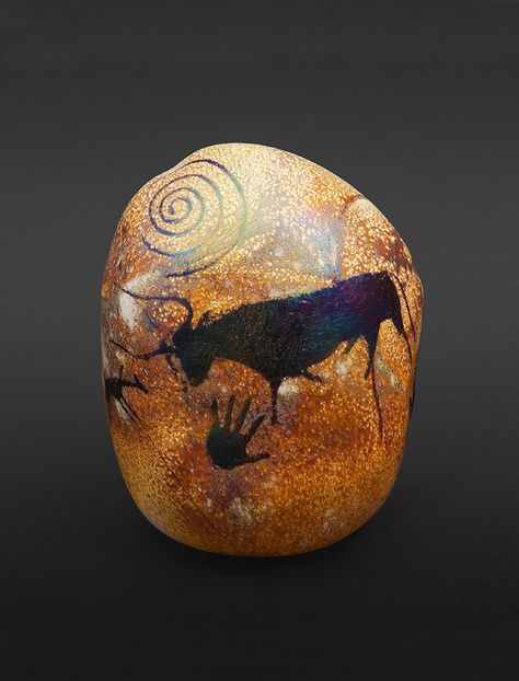 Petroglyph Rock - Bull by Richard Satava - With Petroglyphs Art, Buffalo Painting, Painted River Rocks, Rock Walls, Bull Art, Stone Art Painting, Rock And Pebbles, Gemstone Art, Painted Rocks Craft