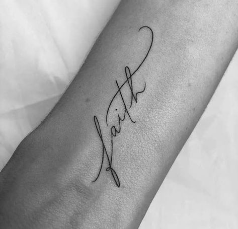 Hand Written Tattoos, Wörter Tattoos, Ear Tattoo Ideas, Ear Tattoos, Writing Tattoos, Pretty Tattoos For Women, Wrist Tattoos For Women, Small Hand Tattoos, World Wide Web