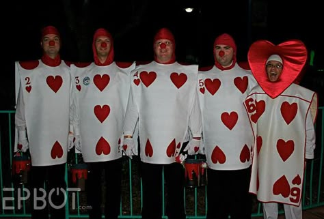 Alice in Wonderland card costumes - with red paint buckets for candy pails. :) Card Outfit, Alice In Wonderland Garden, Card Costume, Alice Costume, Painting The Roses Red, Mad Hatter Party, Alice In Wonderland Costume, Wonderland Costumes, Special Halloween