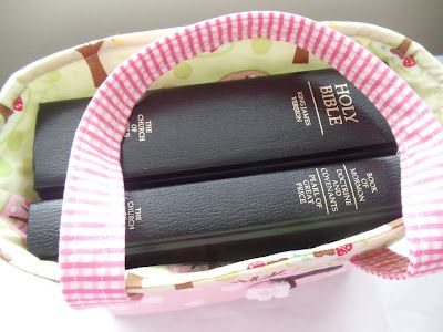 Scripture Case, Lds Crafts, Scripture Bag, Lds Scriptures, Tote Tutorial, Bible Bag, Cute Sewing Projects, My Daughters, Relief Society