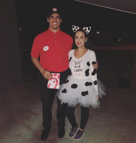 Chik Fil A Costume, Chickfila Halloween Costumes, Chick Fil A Cow Costume, Chick Fil A Costume Ideas, Chick Fil A Halloween Costume, Chickfila Costume, Cow Couple Costume, Chick Fil A Trunk Or Treat Ideas, Chick Fil A Costume