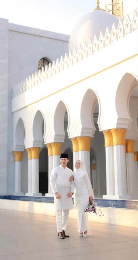 Nikah Masjid, Wedding Malaysia Muslim, Baju Akad Melayu, Melayu Wedding Dress, Pengantin Melayu, Wedding Malaysia, Melayu Wedding, Muslim Wedding Photos, Muslim Wedding Gown