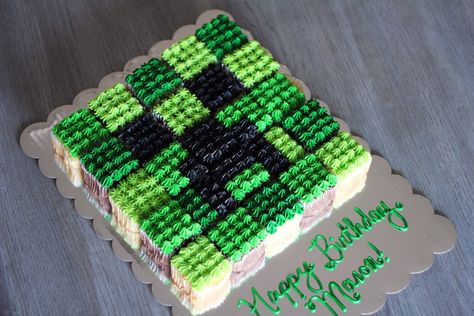 Creeper Cupcake Cake 2019 Minecraft Creeper Cupcake Cake, Creeper Cupcake Cake, Roblox Cupcake Cake, Minecraft Cupcake Ideas, Minecraft Cupcakes Ideas, Minecraft Cupcake Cake, Creeper Cupcakes, Minecraft Creeper Cake, Minecraft Birthday Decorations