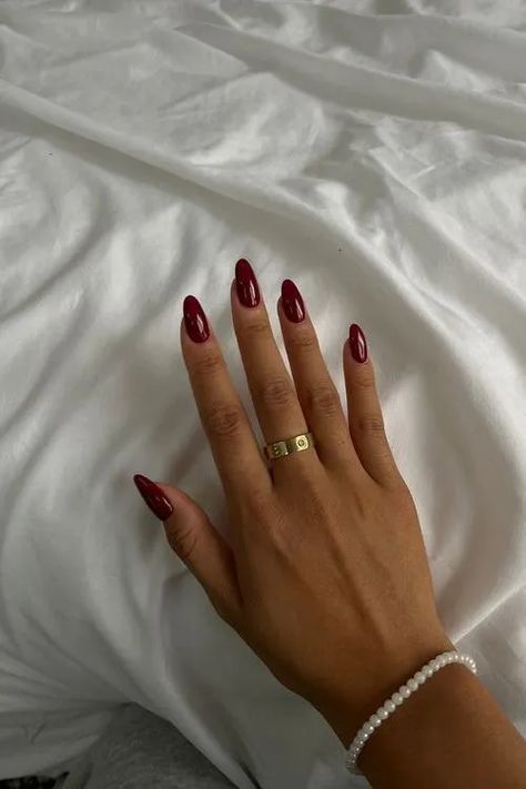 Deep Red Nail color Cherry Wine Nails, Red Summer Nails, Deep Red Nails, Dark Red Nails, Wine Nails, Kutek Disney, Maroon Nails, Fall Nail Trends, Cherry Wine