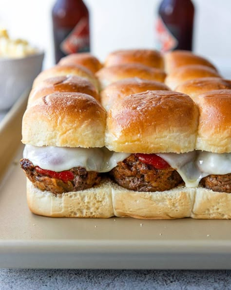 Meatloaf Sliders Recipes, Meatloaf Sliders Hawaiian Rolls, Sandwich Specials, Meatloaf Sliders, Veggie Lasagna Recipe, Senior Meals, Sliders Recipes, Tailgate Recipes, Delicious Meatloaf