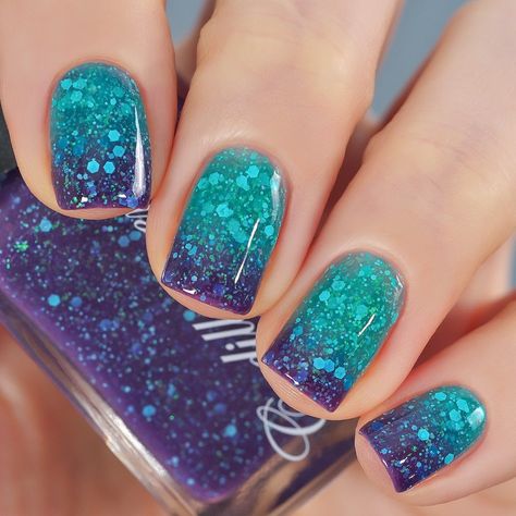 Mermaid Gel Nails, Glitter Toe Nails, Nail Art Dotting Tool, Thermal Nail Polish, Thermal Nails, Beach Nail, Pedi Ideas, Turquoise Nails, Awesome Nails