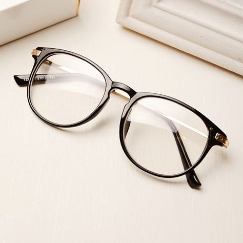 Thick Glasses, Glasses Inspiration, Vintage Reading, Black Glasses, Four Eyes, Cute Glasses, Fashion Eye Glasses, Glasses Vintage, Stylish Glasses